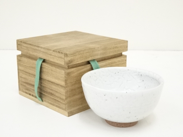 JAPANESE TEA CEREMONY / TEA BOWL CHAWAN / WHITE GLAZE